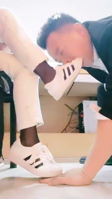 【网盘】【小贱】素人同事脏鞋黑丝狂舔 bf27214