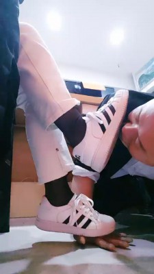 【网盘】【小贱】素人同事脏鞋黑丝狂舔 bf27214