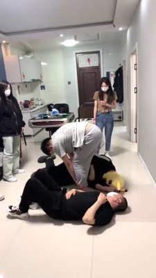 【网盘】【精神小妹】群调-素人学生主的人体蹦床 bf27846