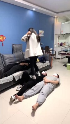 【网盘】【精神小妹】群调-素人学生主的人体蹦床 bf27846