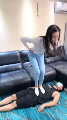 【网盘】【艾莉】楼梯间骑马爬行/吃口水鞋底/白袜脚全体重踩踏/提档 bf28334