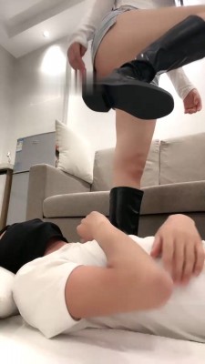 【网盘】【小x大王】长靴女神踩地毯 bf28337