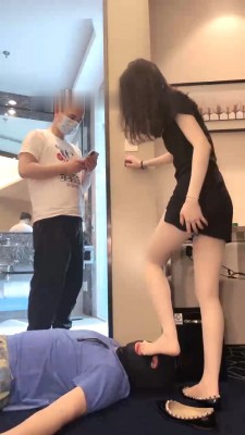 【网盘】【万一】情侣主vs绿帽-踩头接吻/高跟碾踩/脚深喉/全体重深喉 bf28694