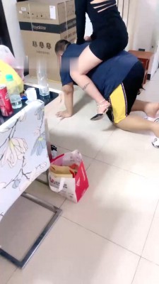 【网盘】【开发素人】新挖掘双学生-舔袜/踩水果喂食/骑马提档喂口水 JS23052304