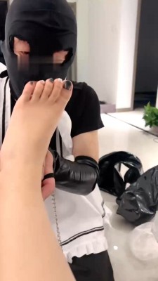 【网盘】【汐言】CD奴-女仆装爬行/闻臭鞋臭脚/伺候吃饭/舔长靴 bf28679