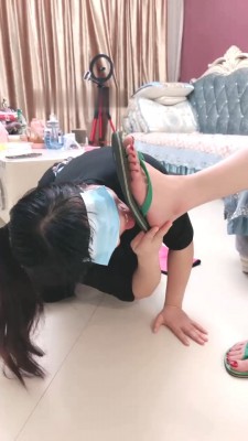 【网盘】【丹祖宗】母畜伺候-舔脏鞋底/sp提档/狗嘴伺候洗脚【双视角版】 bf28552