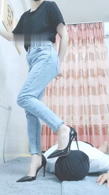 【网盘】【灵竹】高跟-裸足-拖鞋踩狗头/裸足插嘴 bf28559