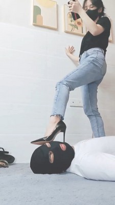 【网盘】【灵竹】高跟-裸足-拖鞋踩狗头/裸足插嘴 bf28559