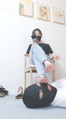 【网盘】【灵竹】高跟-裸足-拖鞋踩狗头/裸足插嘴 bf28559