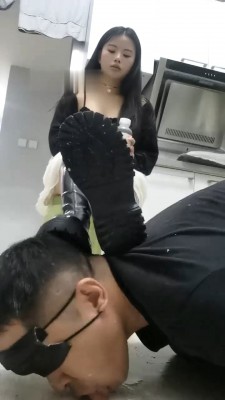 【网盘】【文文】重度-长靴素人爆踩暴踹/舔地板/踩脖窒息 bf28510