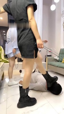 【网盘】【阿昆】3S学生主-运动鞋踩/人肉座椅/踩踏转胯闻臭袜/喝圣水 bf28869