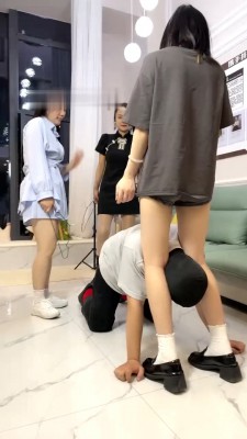 【网盘】【阿昆】3S学生主-运动鞋踩/人肉座椅/踩踏转胯闻臭袜/喝圣水 bf28869