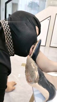 【网盘】【辣姐S】重口-强制舔泥巴高跟/踩踏/闻舔原味丝袜脚 bf28917