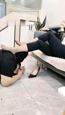 【网盘】【辣姐S】重口-强制舔泥巴高跟/踩踏/闻舔原味丝袜脚 bf28917