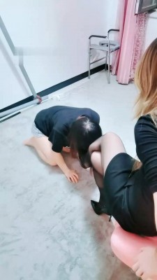 【网盘】【梦幻大大】无情暴虐女奴-骑马骑脖子/转胯/藤条抽/丝袜脚捂脸 bf29019