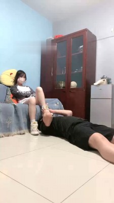 【网盘】【金桔小主】运动鞋全体重踩踏/喂口水/骑马闻鞋窝/叼鞋踢踹 bf29004