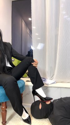 【网盘】【羊羊】剧情-老师与学生-高跟白袜-骑马爬行/踩踏/闻舔原味 bf29292