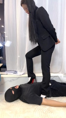 【网盘】【羊羊】剧情-老师与学生-高跟白袜-骑马爬行/踩踏/闻舔原味 bf29292