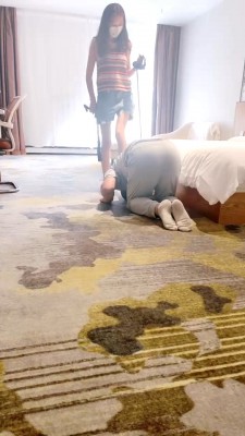 【网盘】【尤黎】面试直播狗-狗链遛狗/运动鞋踩/船袜捂脸/咀嚼袜子 bf29305