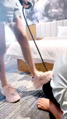 【网盘】【尤黎】面试直播狗-狗链遛狗/运动鞋踩/船袜捂脸/咀嚼袜子 bf29305