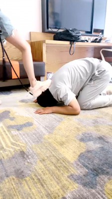 【网盘】【尤黎】面试直播狗-狗链遛狗/运动鞋踩/船袜捂脸/咀嚼袜子 bf29305