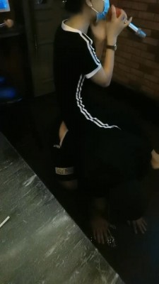 【网盘】【凌儿女神】KTV-全体重踩狗脸/鞭打当座椅 bf29480