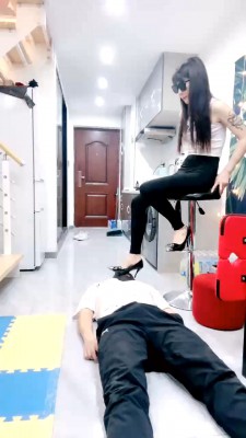 【网盘】【兔兔大人】鞋抽耳光/踩狗地毯/高跟踩踏/舔脏鞋原味脚 bf29590