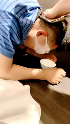 【网盘】【尤黎】喝漱口水/吃鼻涕/狗姿势舔圣水 bf29820