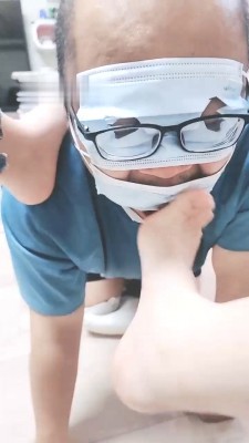 【网盘】【嘉妮】下跪伺候-胯下辱/踩踏/臭脚捂脸 bf29582