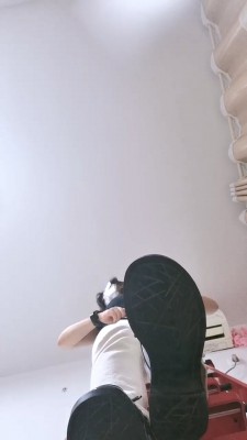 【网盘】【敏敏郡主】全体重踩两插嘴/舔超脏鞋底/碾手转胯骑马 bf29908