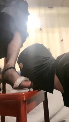 【网盘】【木子大大】舔闻网袜高跟/踩狗舌/吃口水/sp骑马踩踏/喝圣水 JS23062601