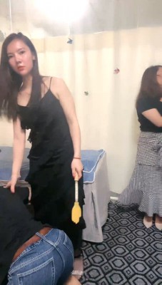 【网盘】【木子大大】舔闻网袜高跟/踩狗舌/吃口水/sp骑马踩踏/喝圣水 JS23062601