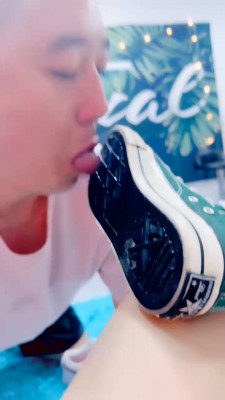 【网盘】【兔兔大人】鞋子绑脸闻鞋/舔脏鞋白袜/踩踏踩脸 bf29975