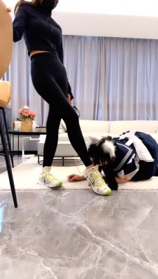 【网盘】【美美子】可爱女仆伺候-踩狗爪/桌底伺候/骑马转胯/闻鞋闻袜 bf29925