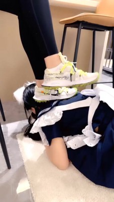【网盘】【美美子】可爱女仆伺候-踩狗爪/桌底伺候/骑马转胯/闻鞋闻袜 bf29925