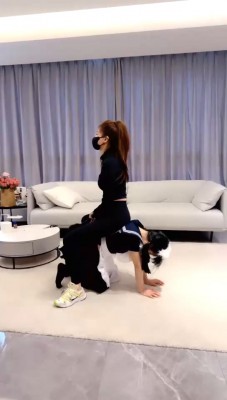 【网盘】【美美子】可爱女仆伺候-踩狗爪/桌底伺候/骑马转胯/闻鞋闻袜 bf29925