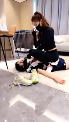 【网盘】【美美子】可爱女仆伺候-踩狗爪/桌底伺候/骑马转胯/闻鞋闻袜 bf29925