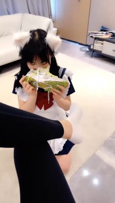 【网盘】【美美子】可爱女仆伺候-踩狗爪/桌底伺候/骑马转胯/闻鞋闻袜 bf29925