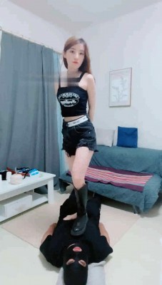 【网盘】【领主老大】皮靴高跟调肥仔-踩踏/碾舌/深喉插吐 bf30084