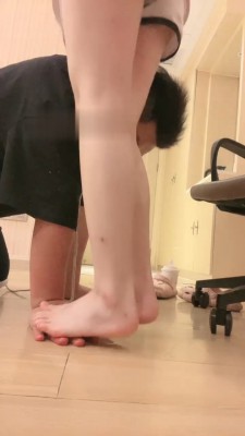 【网盘】【香芋朱朱】开发闺蜜做S-鞋耳光/喝洗脚水圣水/踩踏【完整版】bf30176