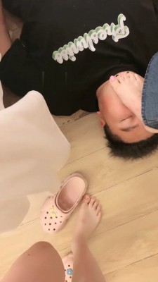 【网盘】【香芋朱朱】开发闺蜜做S-鞋耳光/喝洗脚水圣水/踩踏【完整版】bf30176