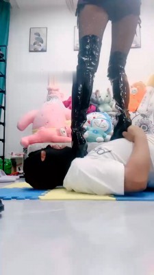 【网盘】【兔兔大人】长靴全体重踩/骑马/网袜闻舔/耳光 bf30398