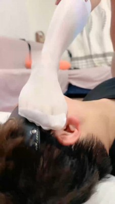 【网盘】【娇娇】小白鞋白丝踩狗/耳光/喂口水/吃袜 bf30756