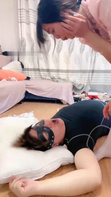 【网盘】【娇娇】小白鞋白丝踩狗/耳光/喂口水/吃袜 bf30756