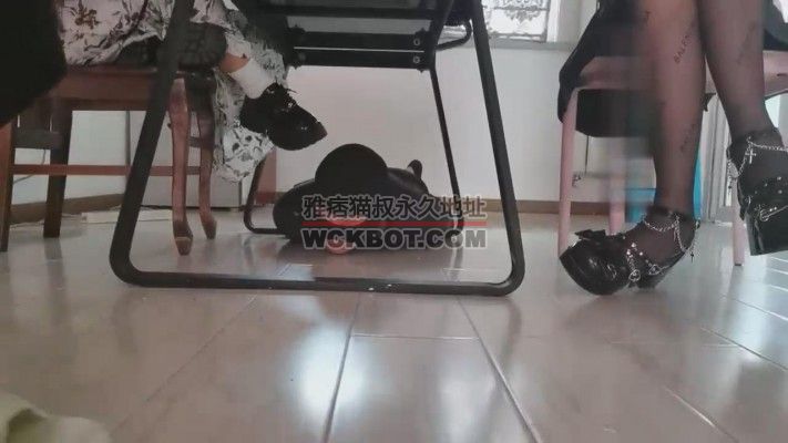 【网盘】【文文文】3S-桌底视角-踩狗 bf31605