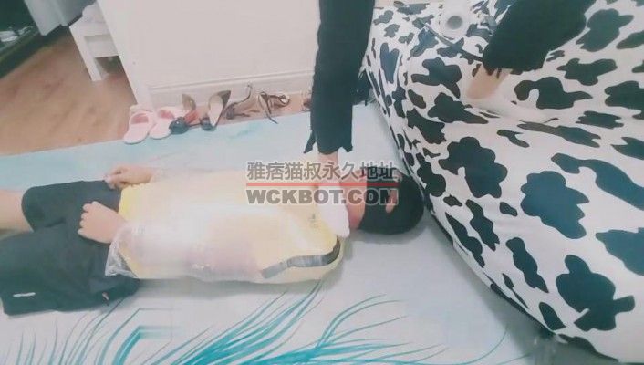 【网盘】【萤火大人】保鲜膜捆绑/白袜塞嘴/鞭打踢踹/踩脖掐脖窒息 bf32005