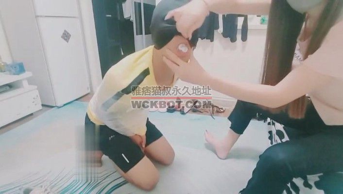 【网盘】【萤火大人】保鲜膜捆绑/白袜塞嘴/鞭打踢踹/踩脖掐脖窒息 bf32005