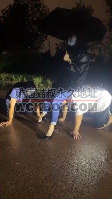 【网盘】【辣姐】户外溜双狗-脏鞋底喂食/耳光/骑马/磕头求饶 bf32230