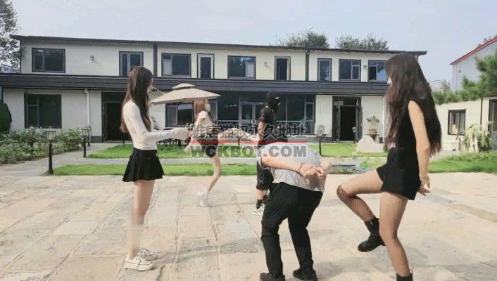 【网盘】【沅芷大人】3S轮流飞踹狂踹双奴/全体重踩踏【双视角版】 bf32521