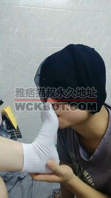 【网盘】【夜巴黎】尝试喝圣水/踩踏/闻舔原味白袜jio bf32527